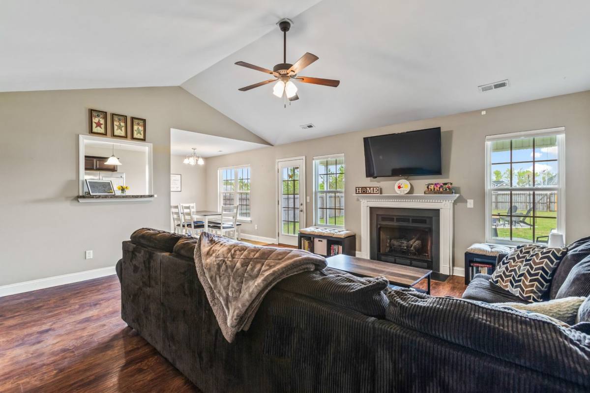 House for rent at 205 Long Neck Dr, Richlands, NC 28574