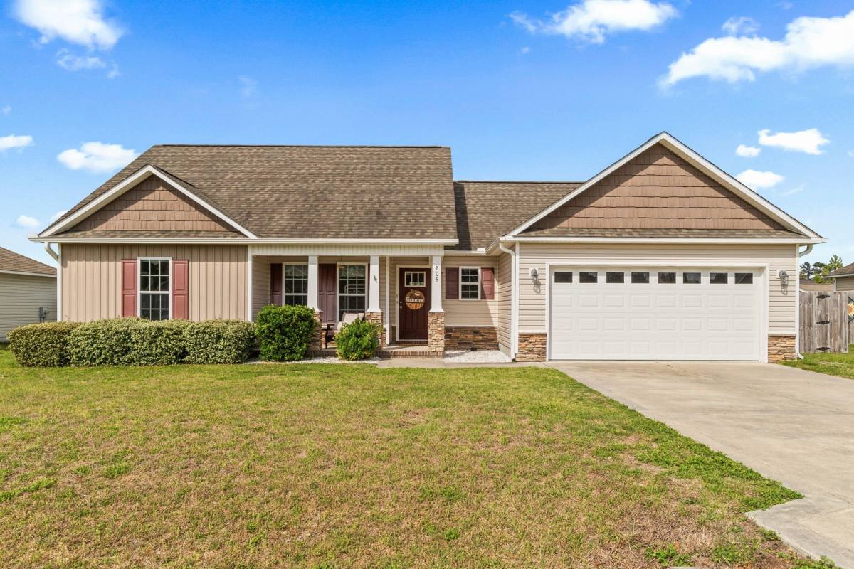 House for rent at 205 Long Neck Dr, Richlands, NC 28574