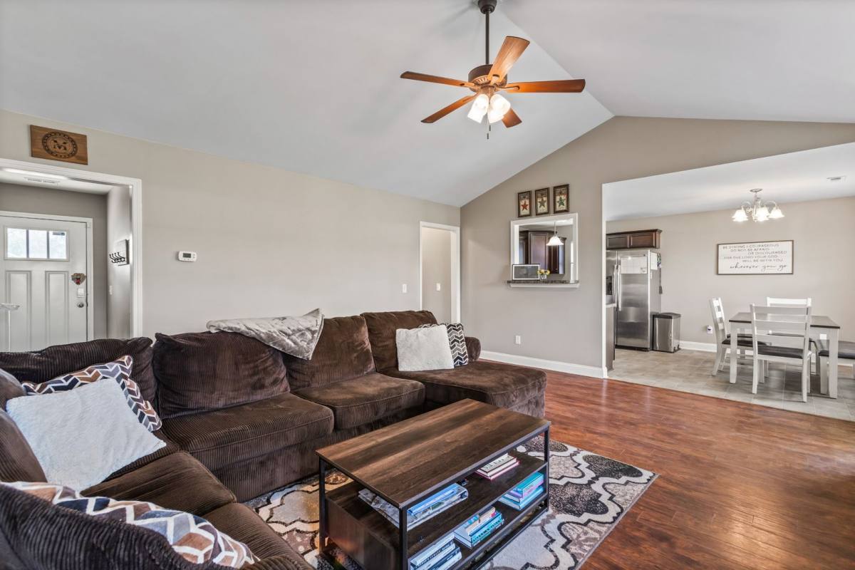 House for rent at 205 Long Neck Dr, Richlands, NC 28574