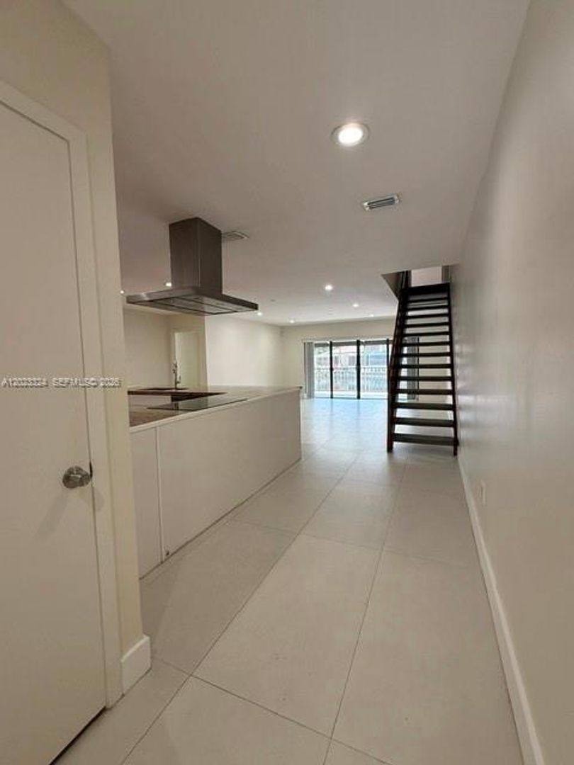 Townhouse for rent at 8304 Dundee Terrace, Hialeah, FL 33016