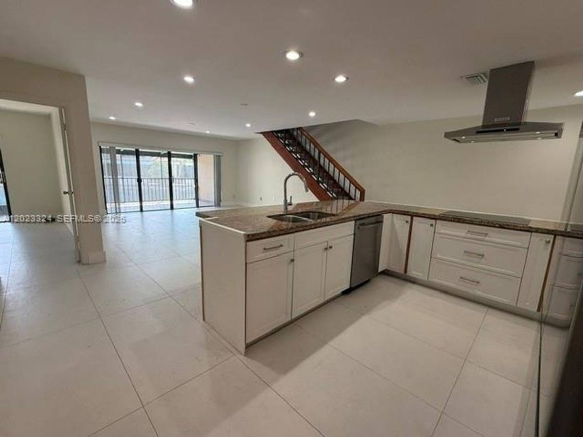 Townhouse for rent at 8304 Dundee Terrace, Hialeah, FL 33016