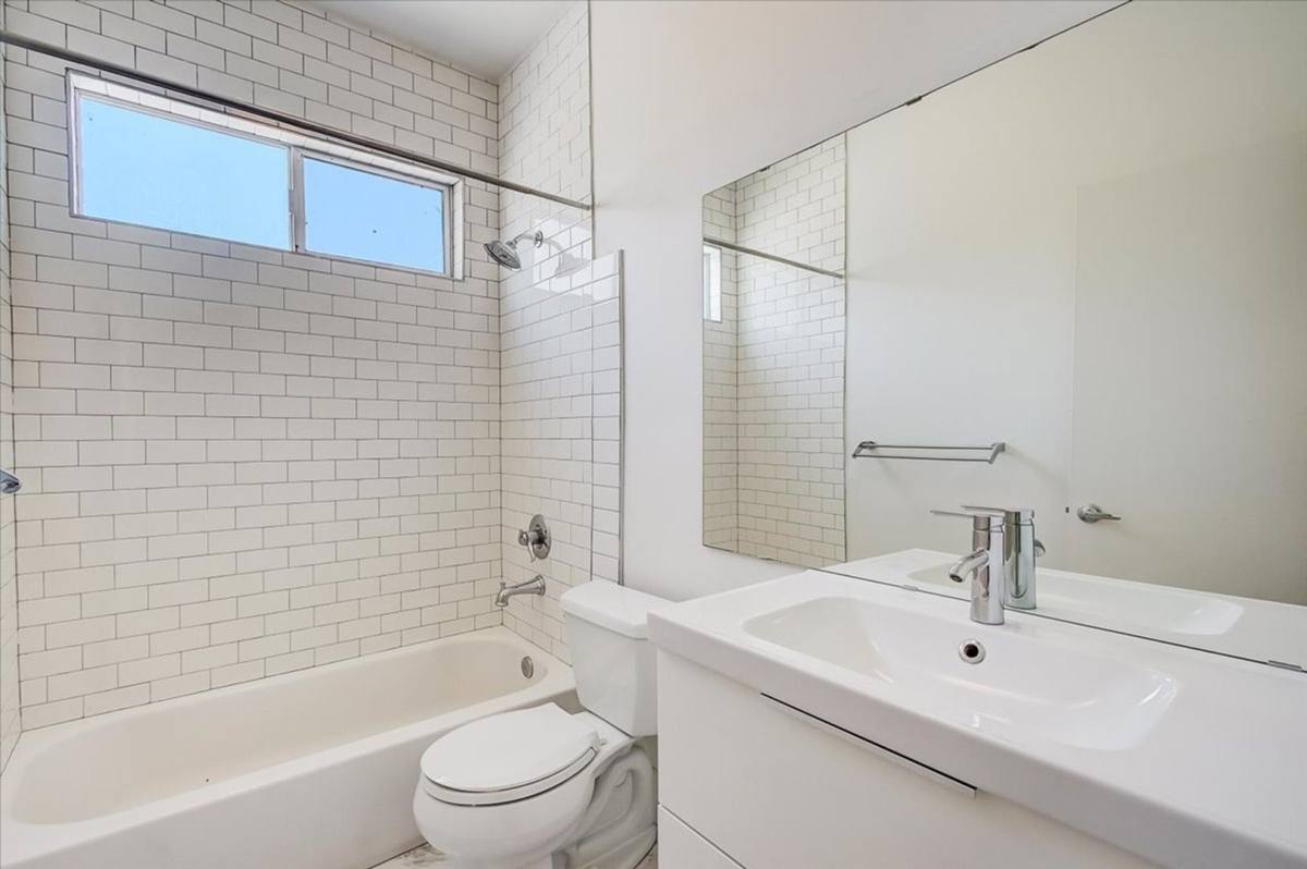 Apartment for rent at 1325 Sutherland St, Los Angeles, CA 90026