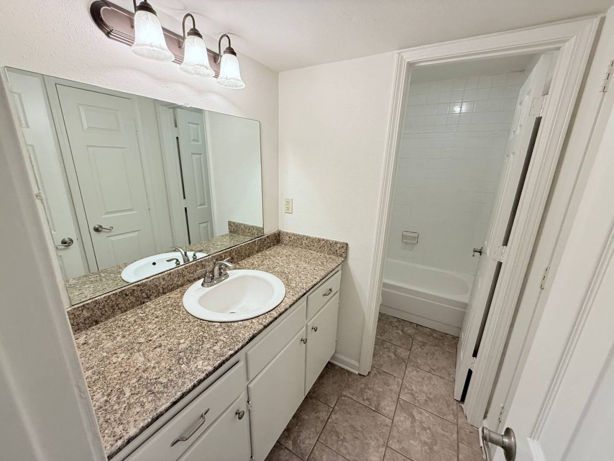 Apartment for rent at 1100 Park Lane, Oxford, MS 38655