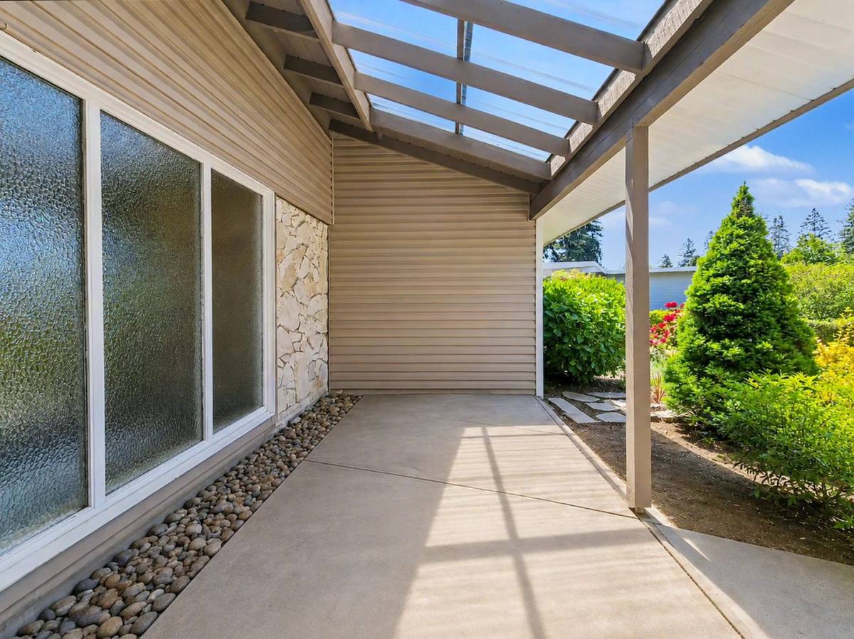 House for rent at 16815 NE 6th Place, Bellevue, WA 98008