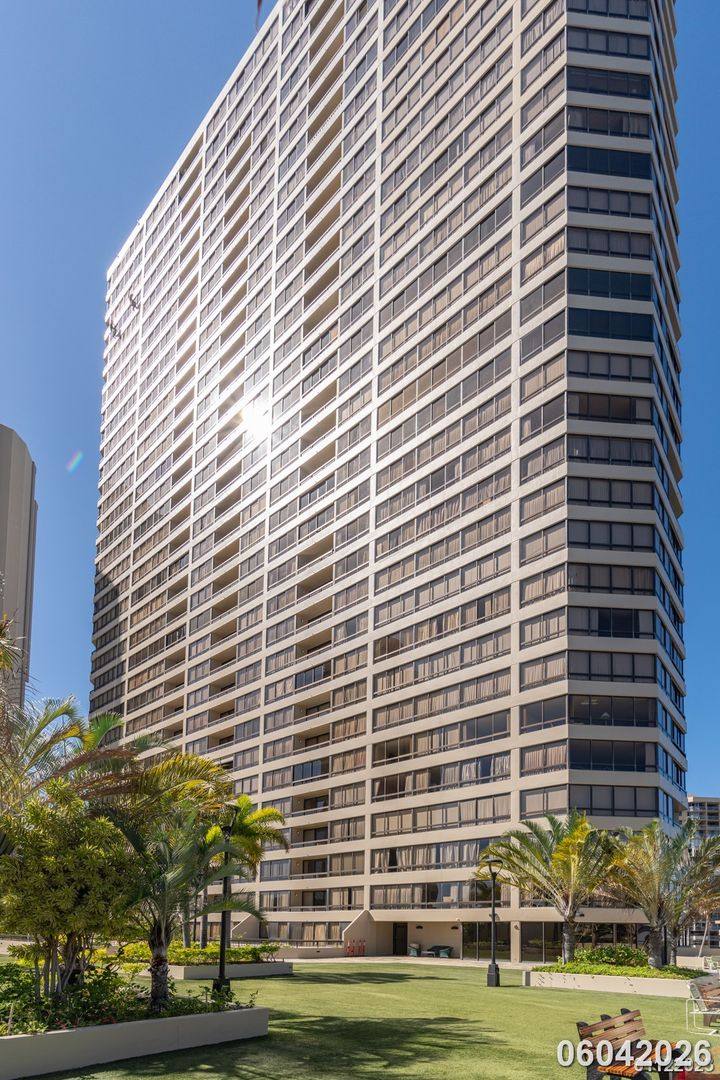 Condo for rent at 2499 Kapiolani Blvd, Honolulu, HI 96826