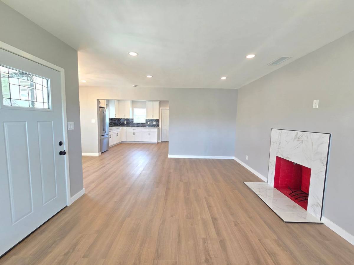 House for rent at 6327 California Ave, Long Beach, CA 90805