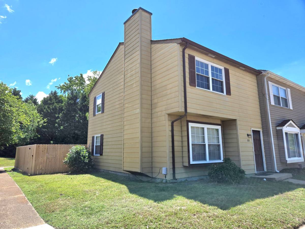 Townhouse for rent at 1315 River Birch Run S, Chesapeake, VA 23320