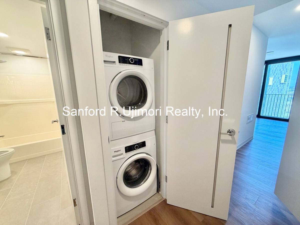 Apartment for rent at 987 Queen St, Honolulu, HI 96814