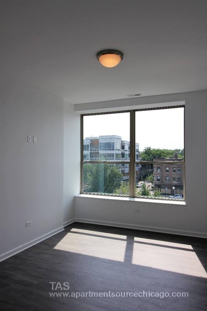 Condo for rent at 932 W Dakin St, Chicago, IL 60613