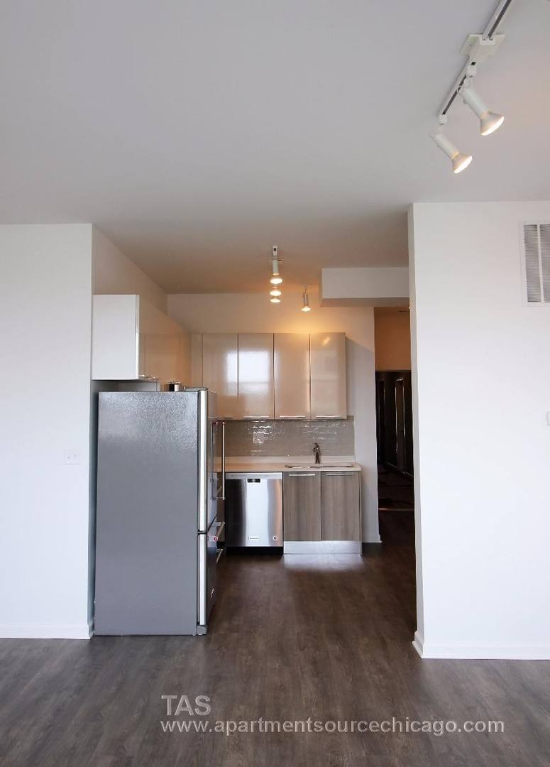 Condo for rent at 932 W Dakin St, Chicago, IL 60613