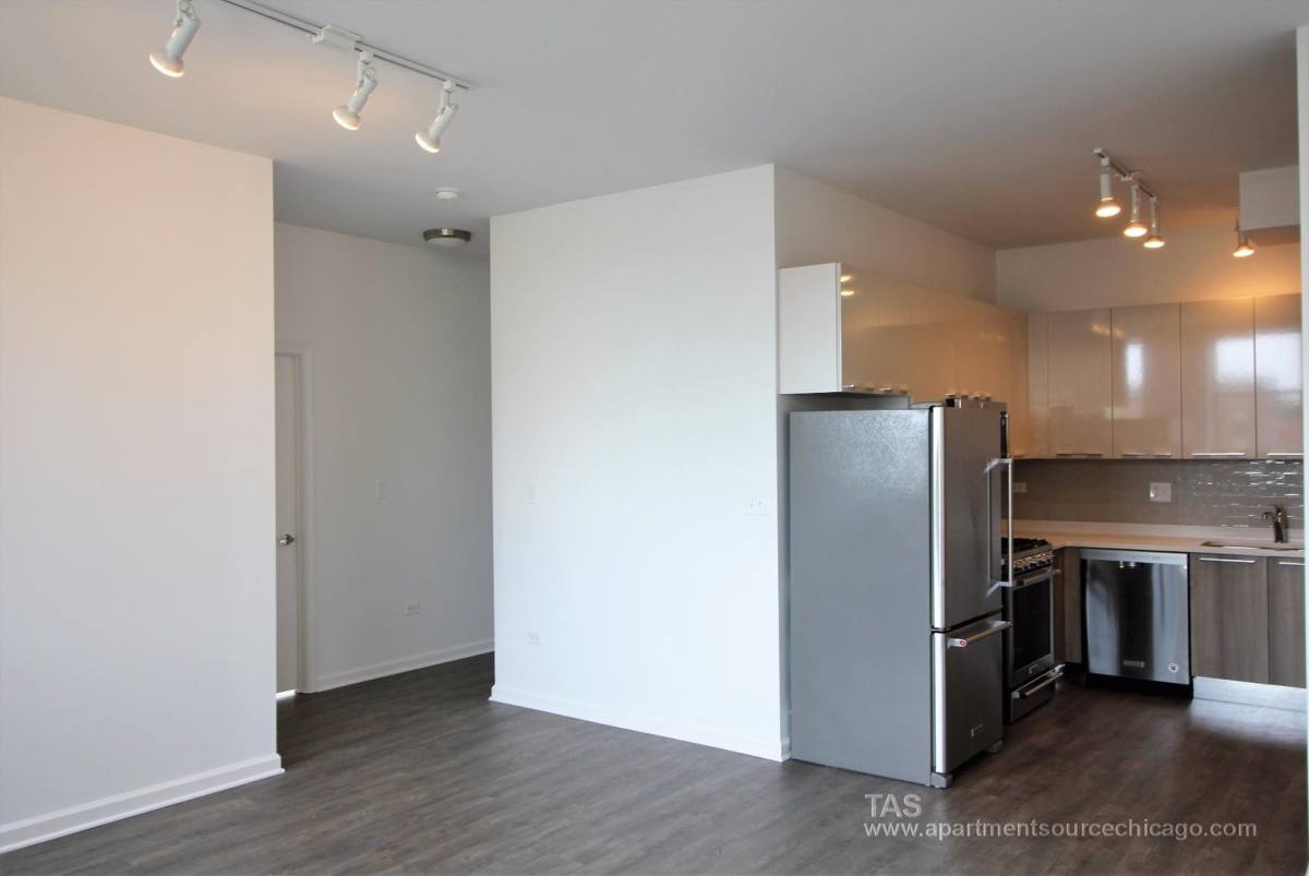 Condo for rent at 932 W Dakin St, Chicago, IL 60613