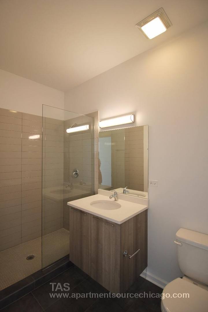 Condo for rent at 932 W Dakin St, Chicago, IL 60613