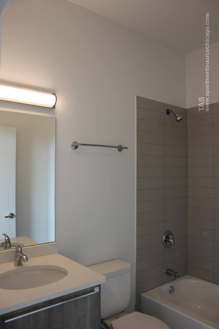 Condo for rent at 932 W Dakin St, Chicago, IL 60613