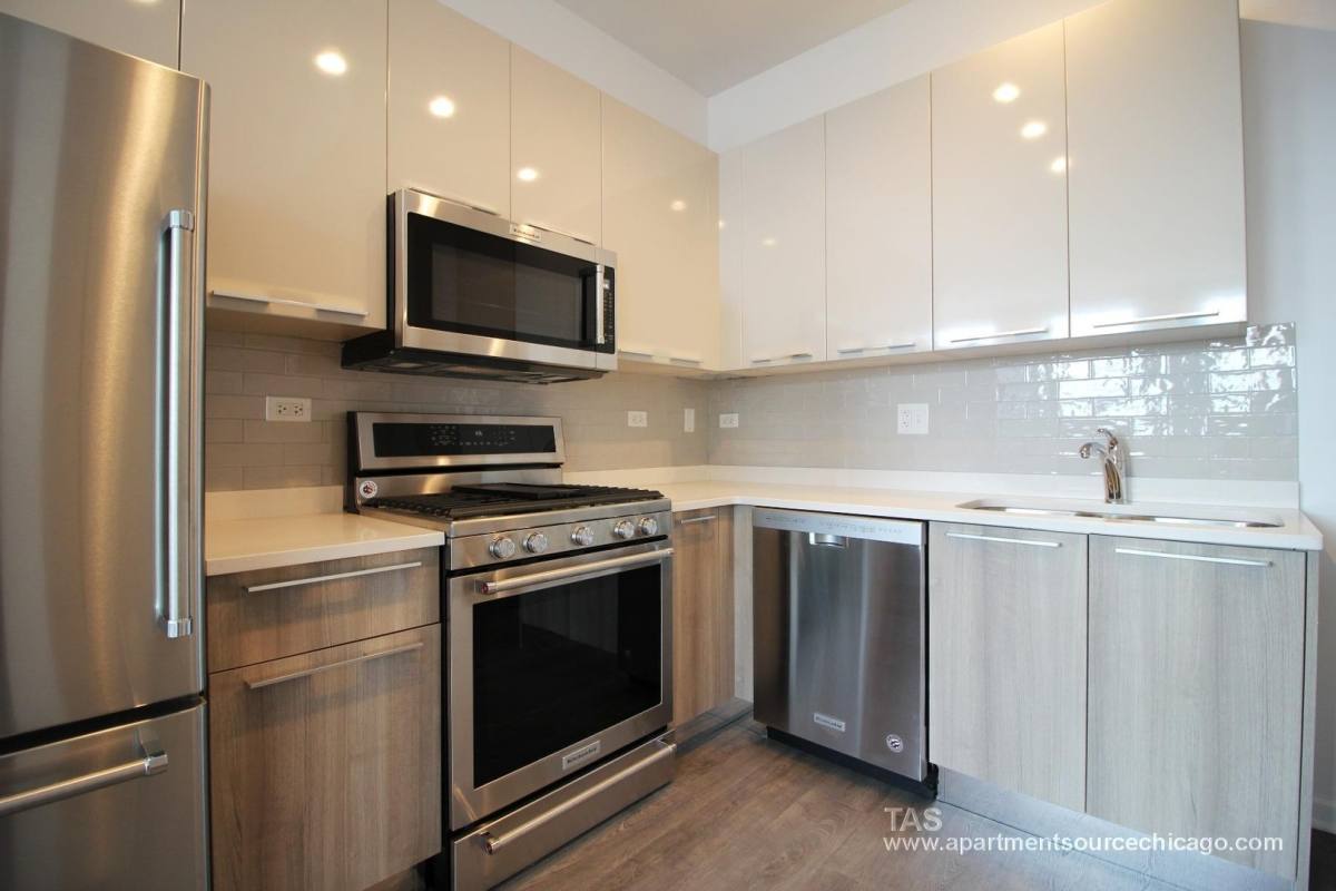 Condo for rent at 932 W Dakin St, Chicago, IL 60613