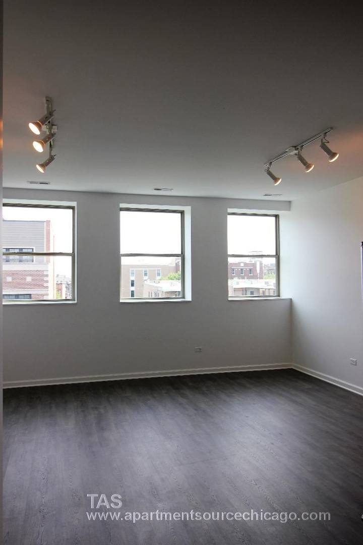 Condo for rent at 932 W Dakin St, Chicago, IL 60613