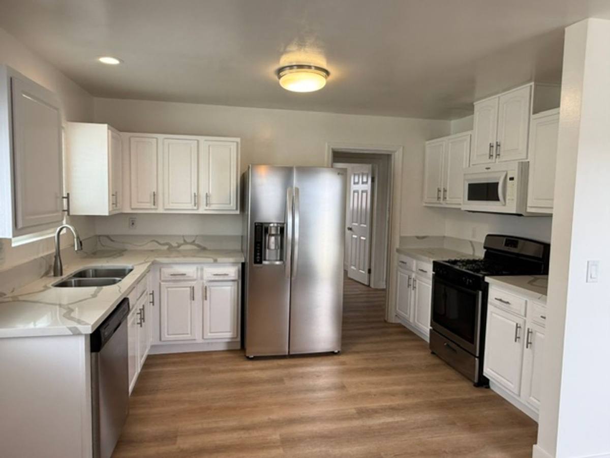 Apartment for rent at 718-720 Williams St, Huntington Beach, CA 92648