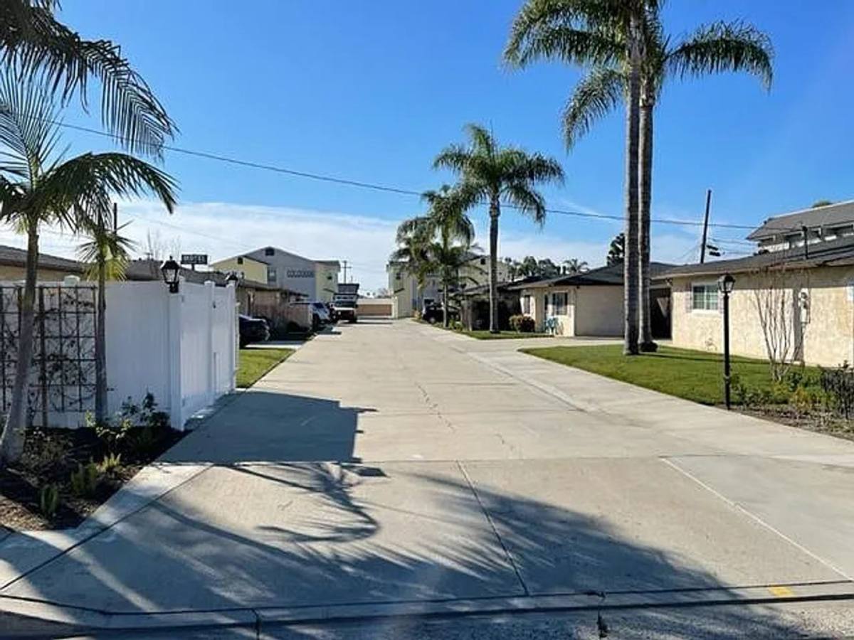 Apartment for rent at 718-720 Williams St, Huntington Beach, CA 92648