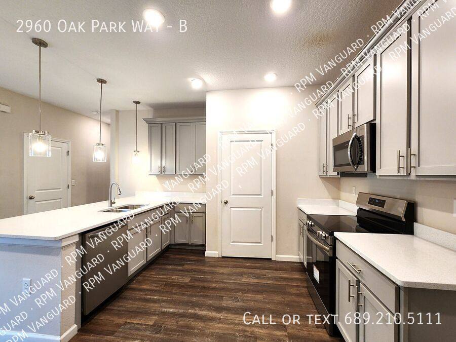 Townhouse for rent at 2960 Oak Park Way #B, Orlando, FL 32822