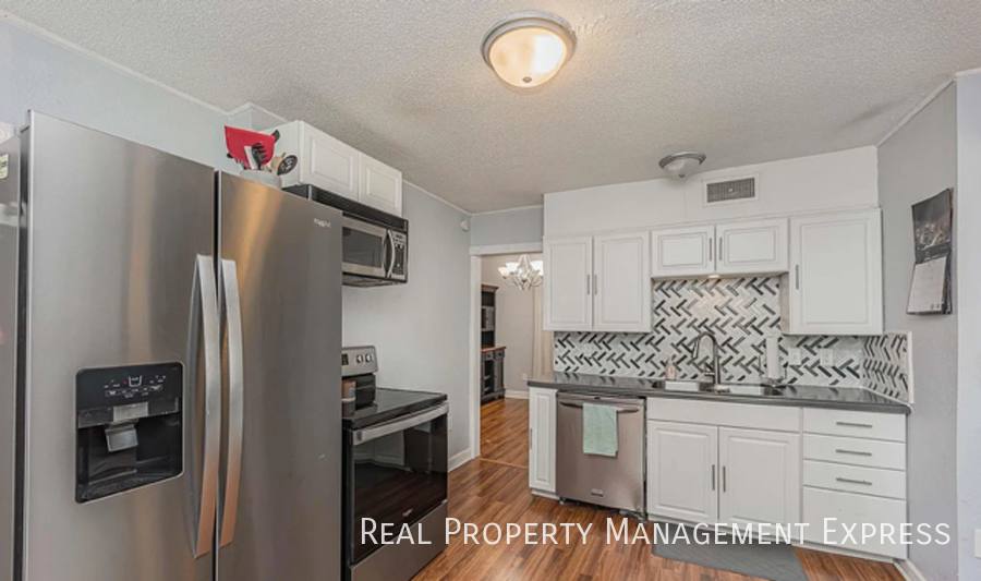 House for rent at 807 W 13th St, Sioux Falls, SD 57104