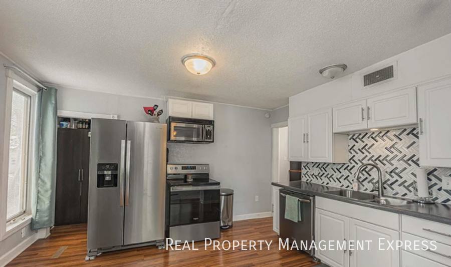 House for rent at 807 W 13th St, Sioux Falls, SD 57104