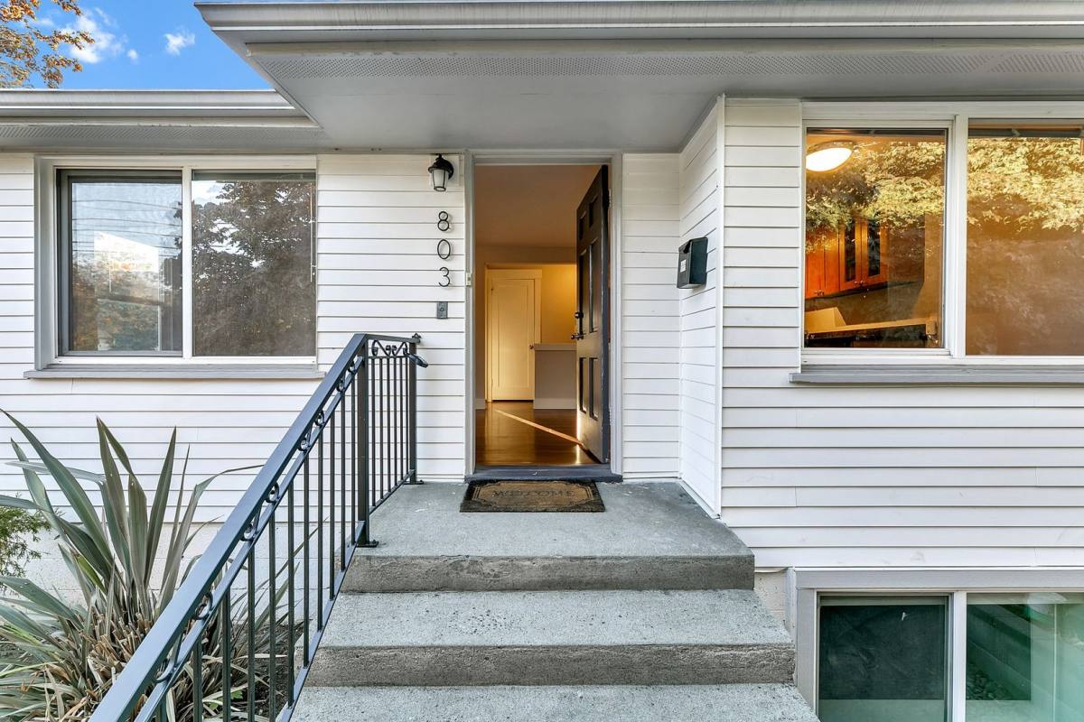 Apartment for rent at 805 26th Ave, Seattle, WA 98122