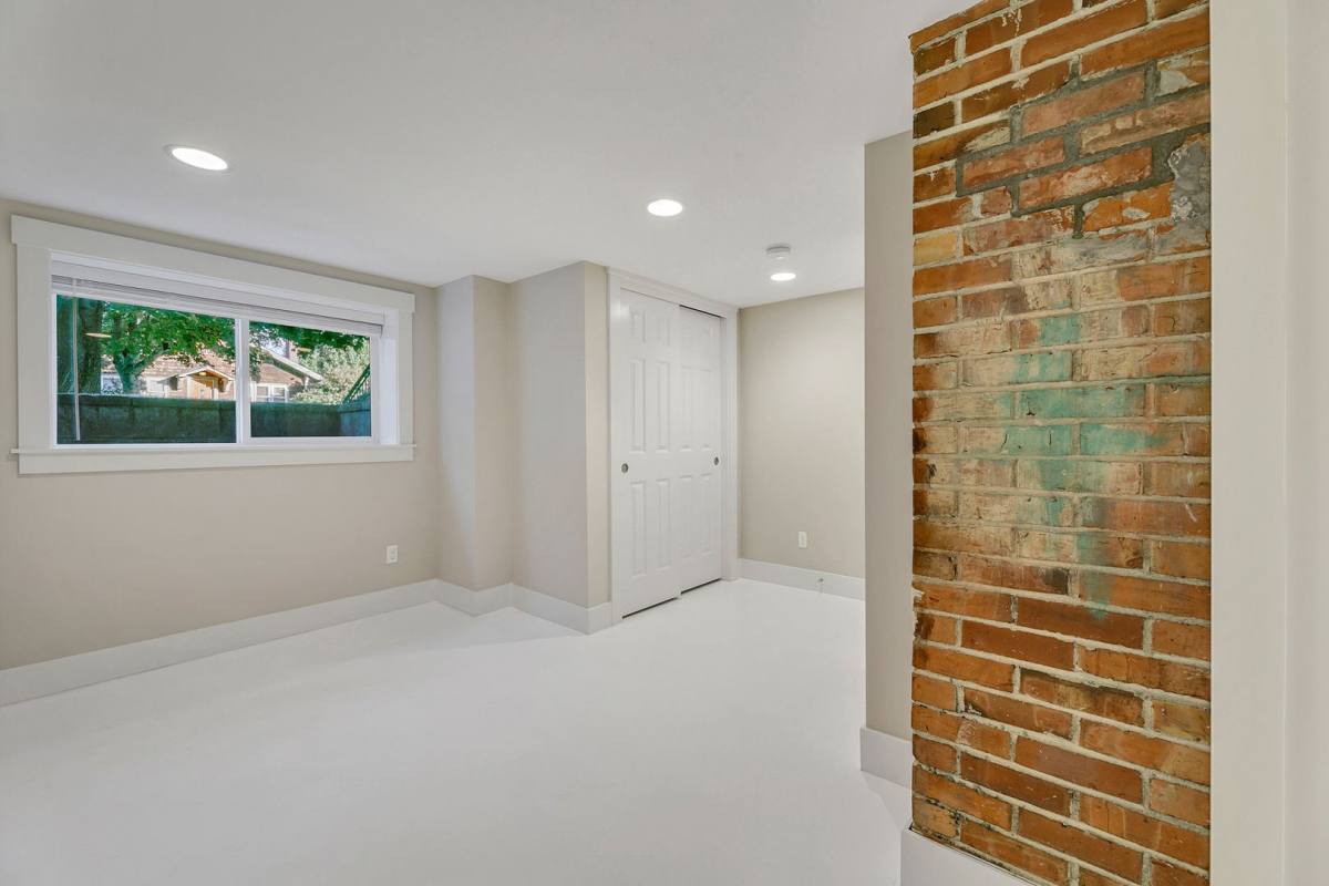 Apartment for rent at 805 26th Ave, Seattle, WA 98122
