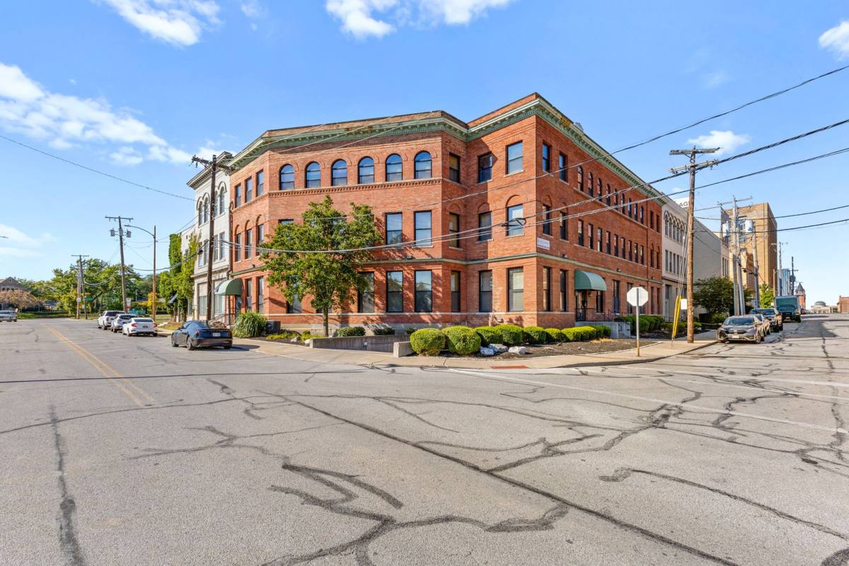 Apartment for rent at 802 Lafayette, Toledo, OH 43604