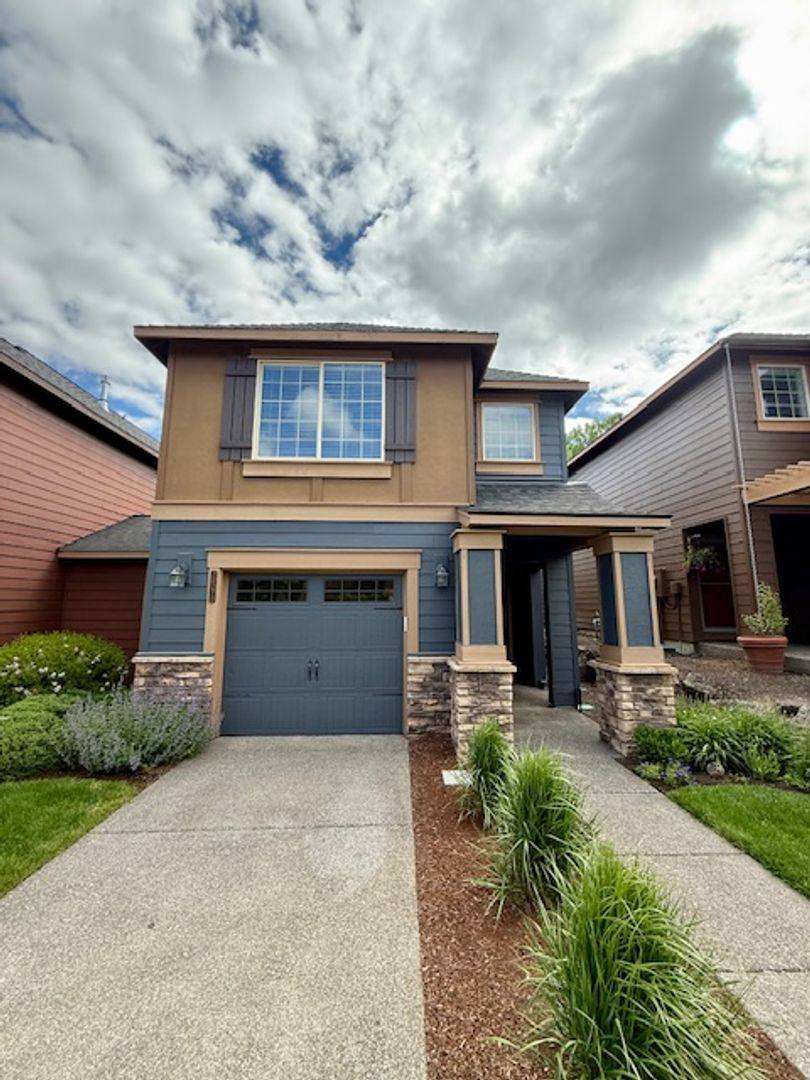 Townhouse for rent at 20278 Schaeffer Dr, Bend, OR 97703