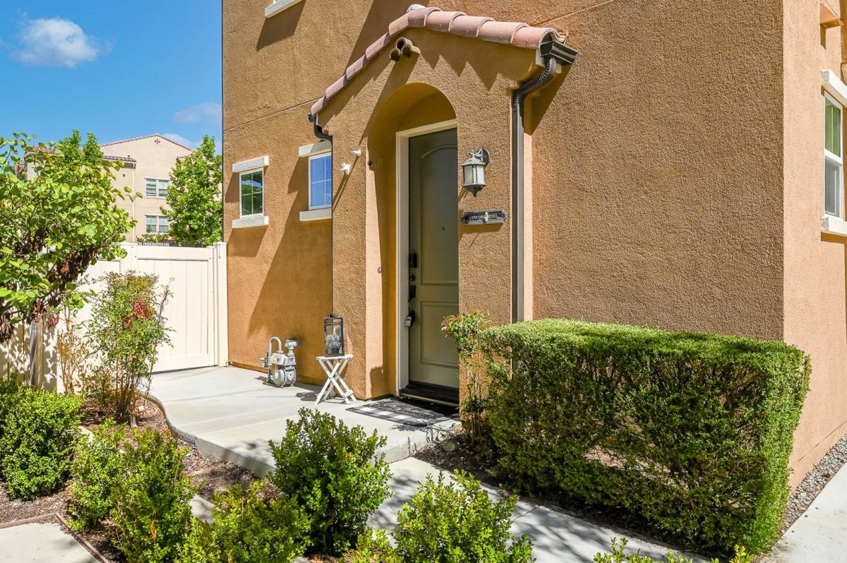 Townhouse for rent at 35861 Breckyn Lane, Murrieta, CA 92562