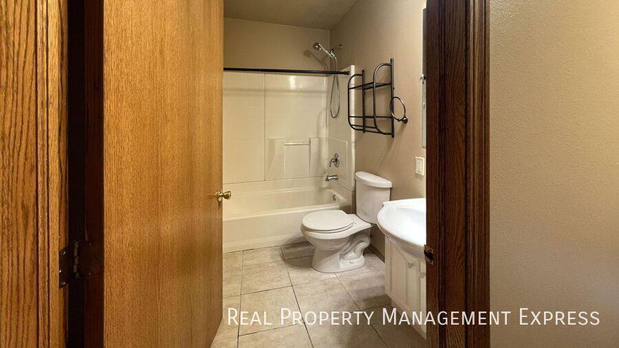House for rent at 2508 N Aidan Ave, Sioux Falls, SD 57107
