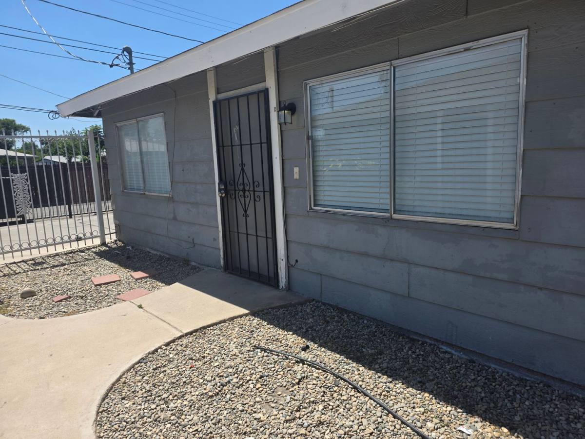 Apartment for rent at 2905 S Chester Ave, Bakersfield, CA 93304