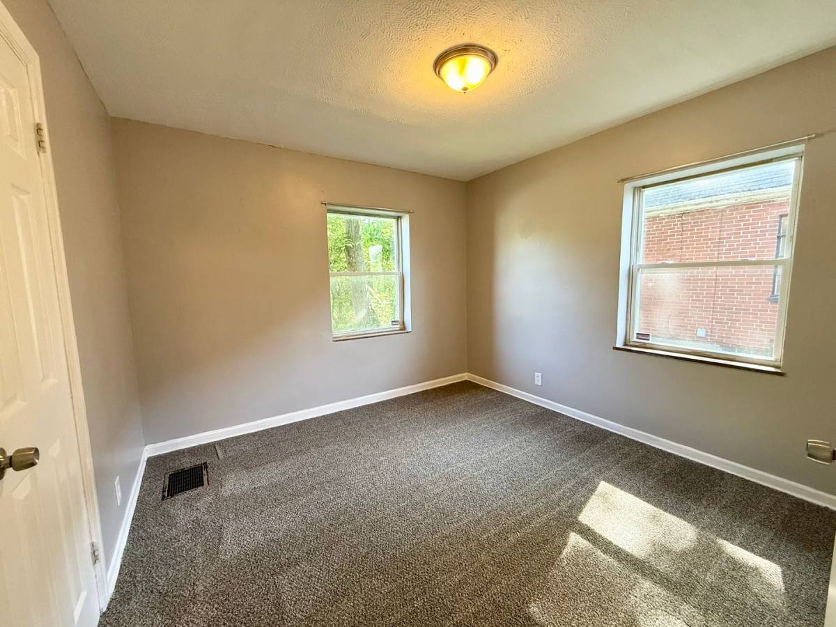 House for rent at 911 Prairie Ave, Cincinnati, OH 45215