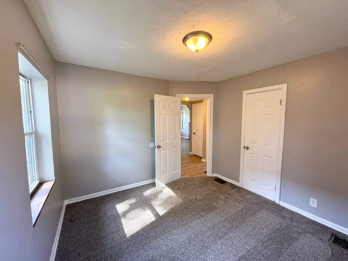 House for rent at 911 Prairie Ave, Cincinnati, OH 45215