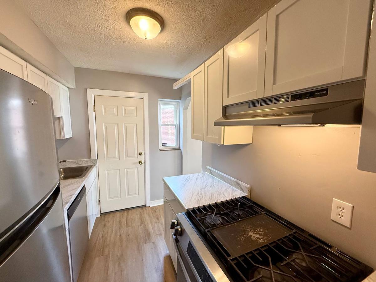 House for rent at 911 Prairie Ave, Cincinnati, OH 45215