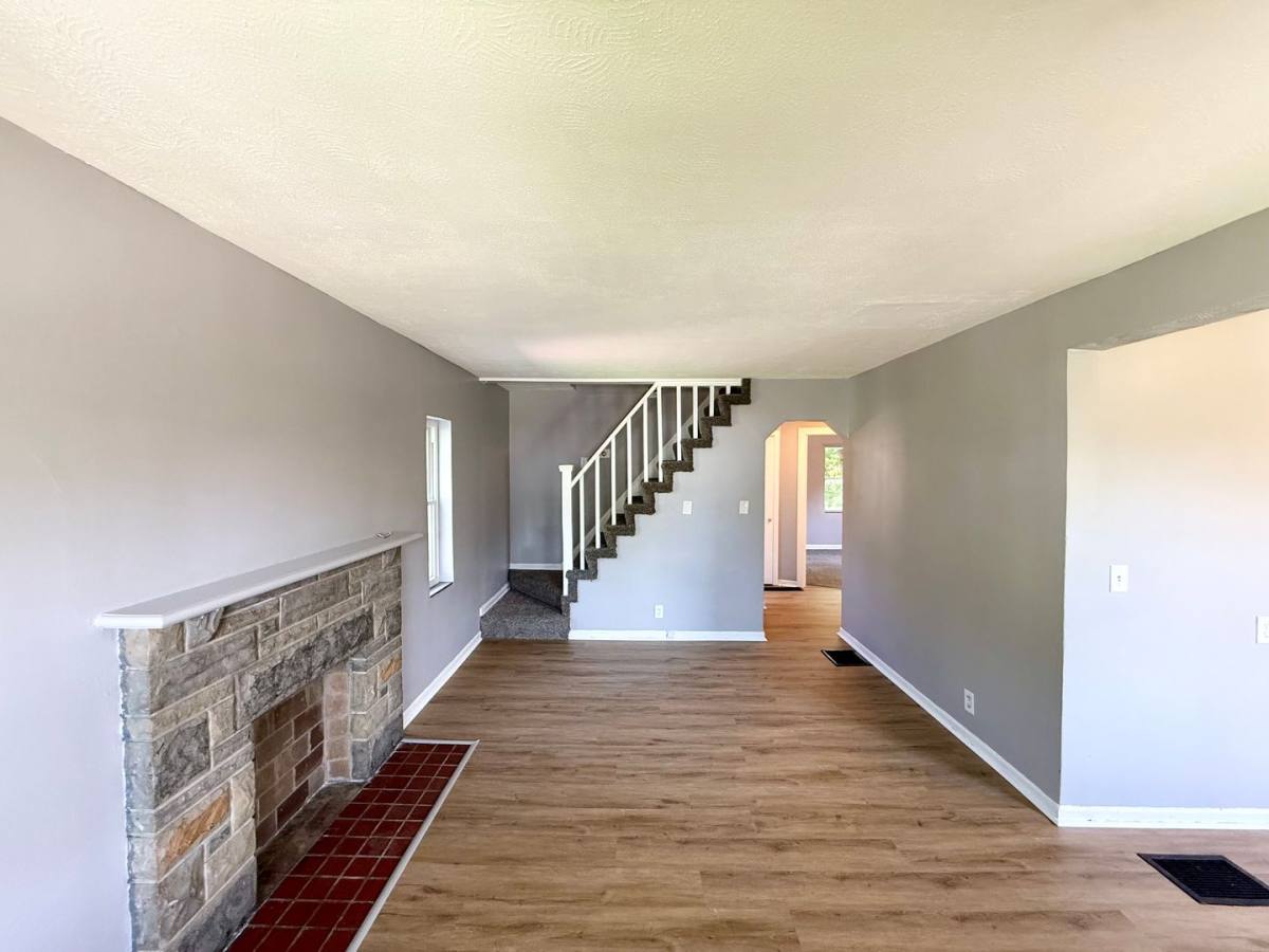 House for rent at 911 Prairie Ave, Cincinnati, OH 45215