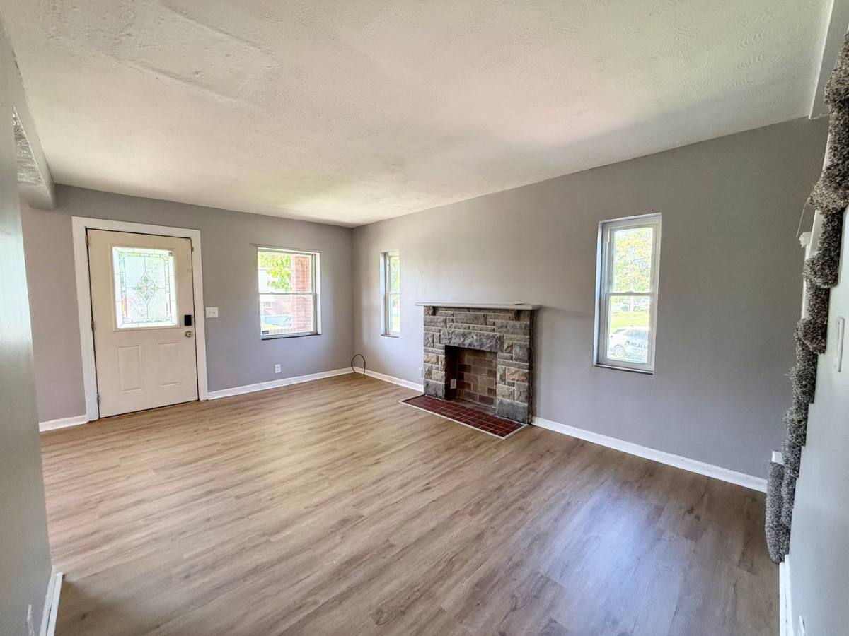 House for rent at 911 Prairie Ave, Cincinnati, OH 45215