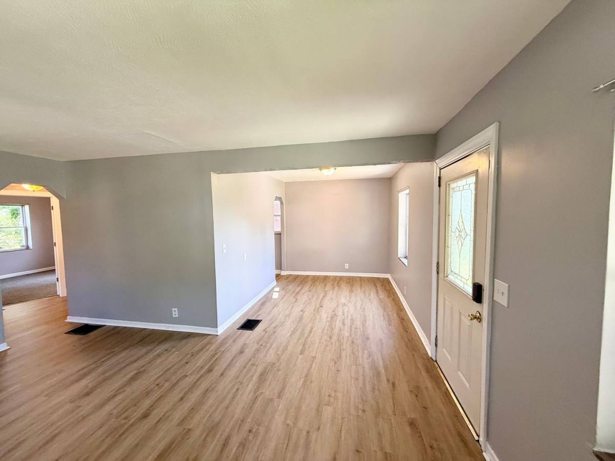 House for rent at 911 Prairie Ave, Cincinnati, OH 45215