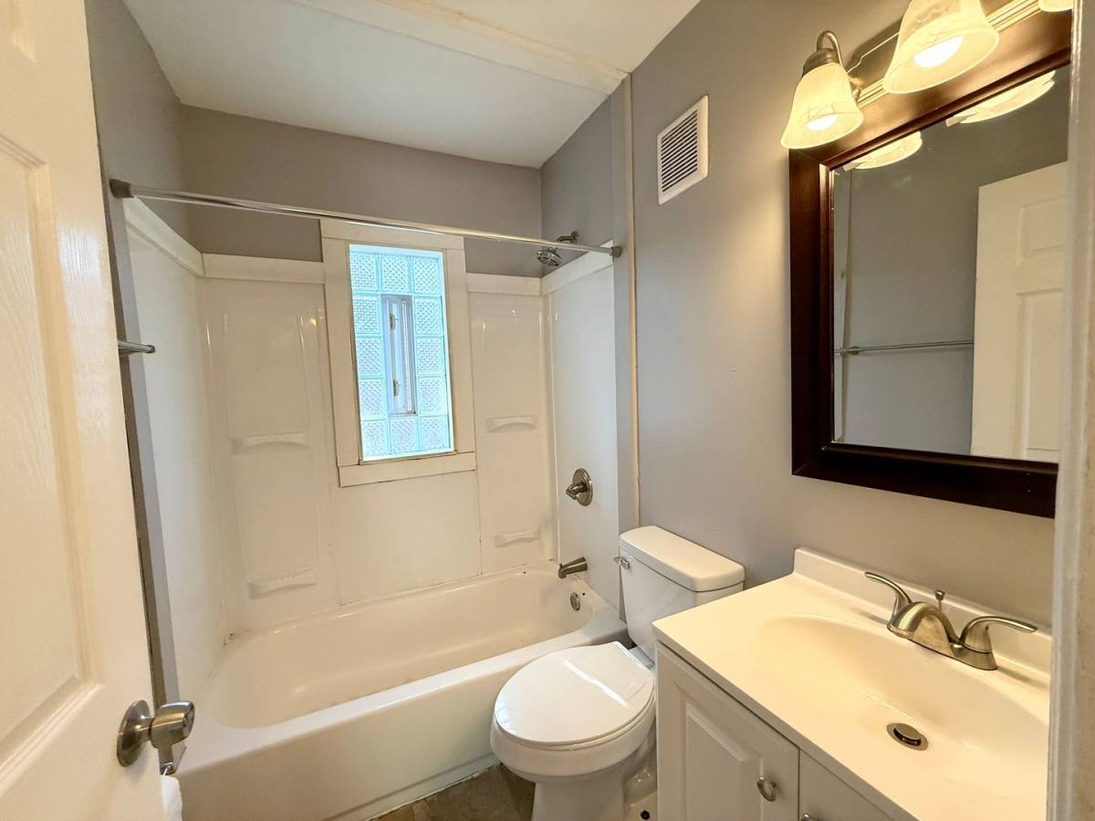House for rent at 911 Prairie Ave, Cincinnati, OH 45215