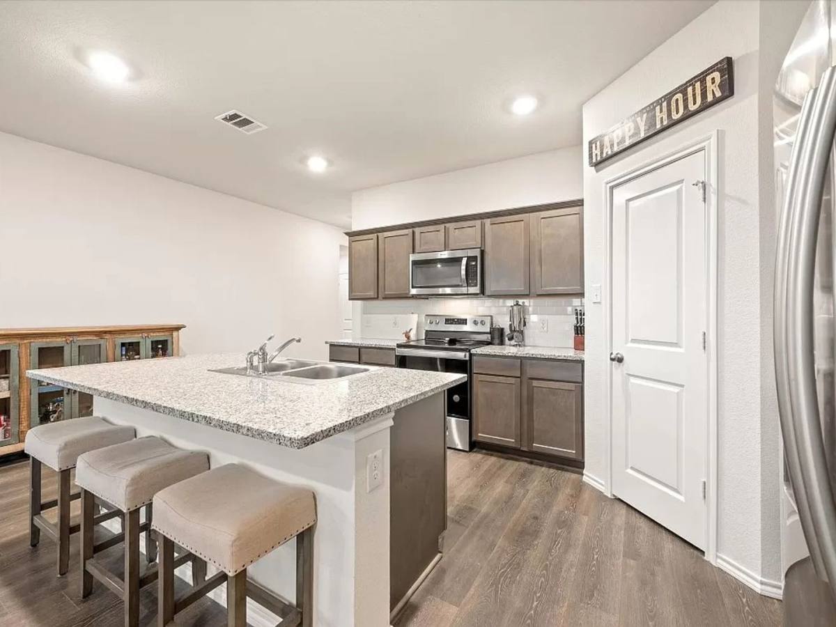 House for rent at 805 Fueller Dr, Aubrey, TX 76227