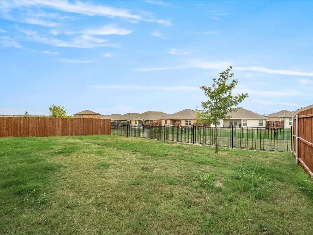 House for rent at 805 Fueller Dr, Aubrey, TX 76227