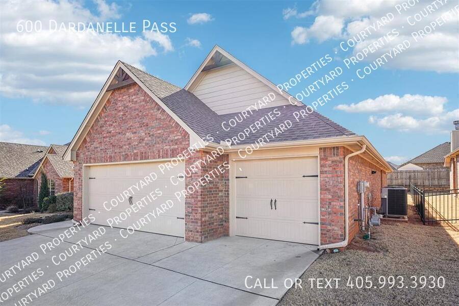 House for rent at 600 Dardanelle Pass, Edmond, OK 73025