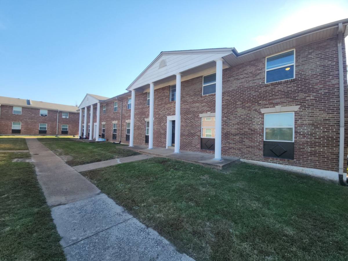 Apartment for rent at 9900 Sloane Square, Saint Louis, MO 63134