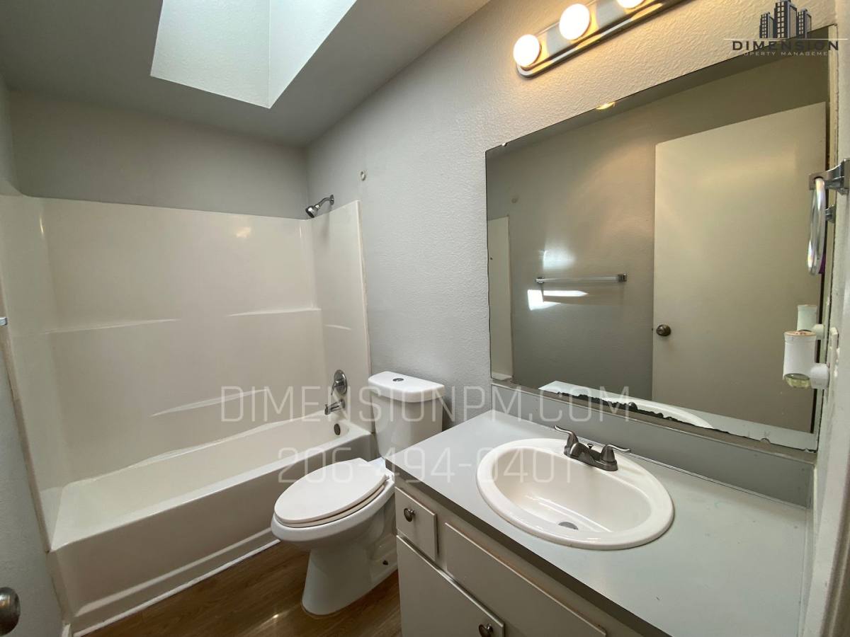 Townhouse for rent at 6712 To 6714 111th St Court E, Puyallup, WA 98373