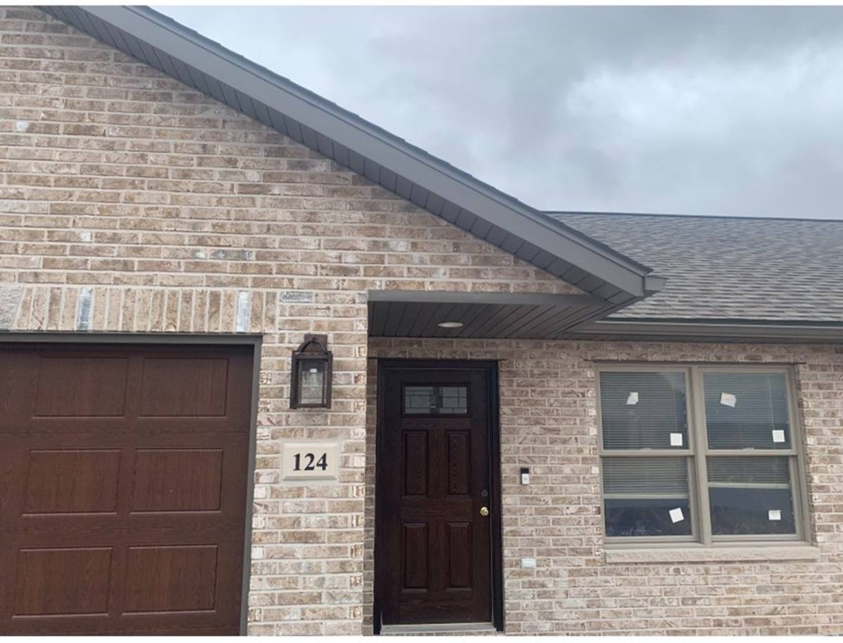 Apartment for rent at 120-126 Stone Court, Saint Robert, MO 65584