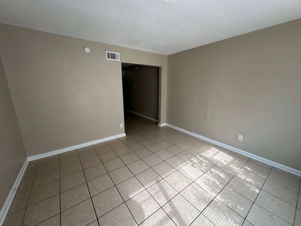 Townhouse for rent at 977 Pope St, Memphis, TN 38112
