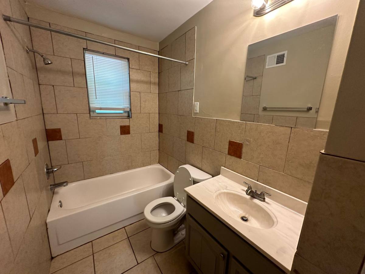 Townhouse for rent at 977 Pope St, Memphis, TN 38112