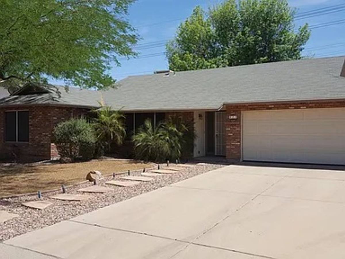 House for rent at 921 W Naranja Ave, Mesa, AZ 85210
