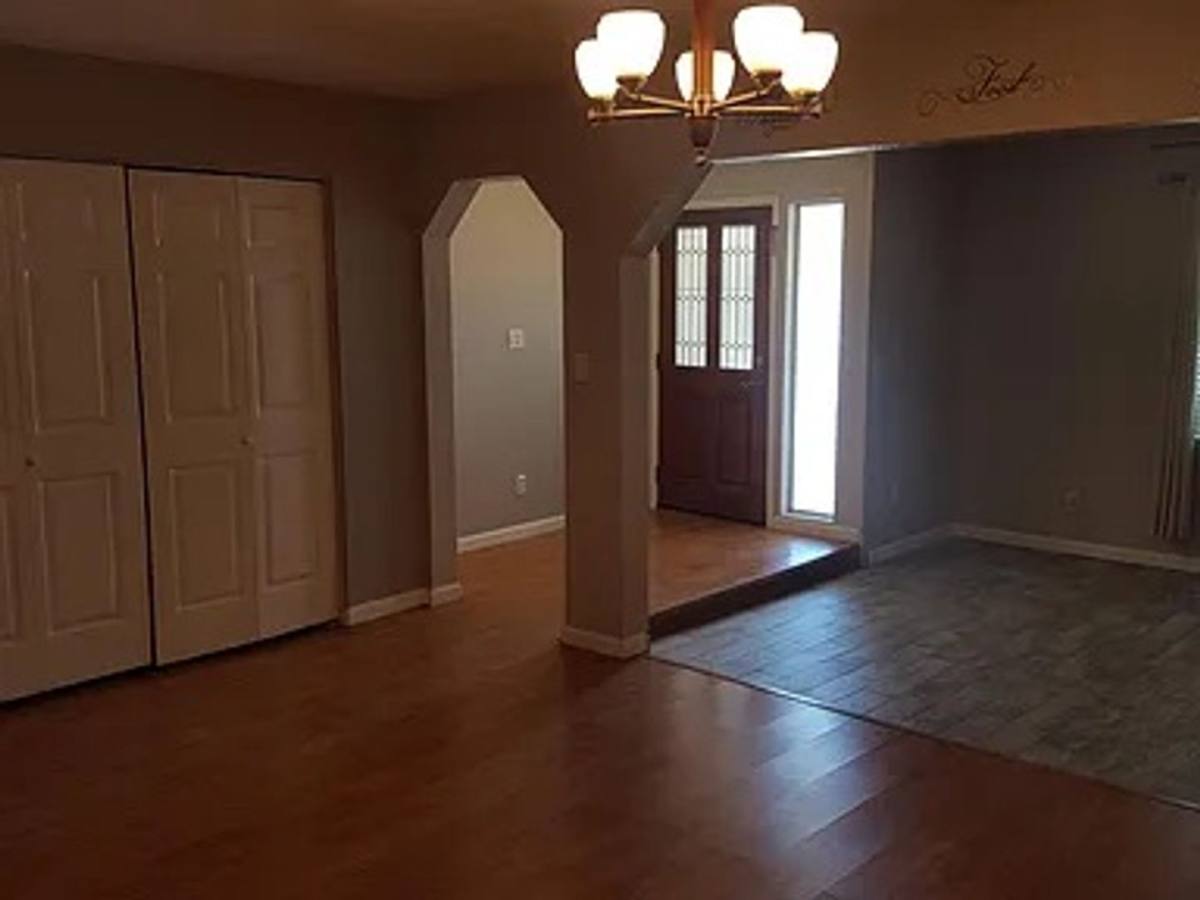 House for rent at 921 W Naranja Ave, Mesa, AZ 85210