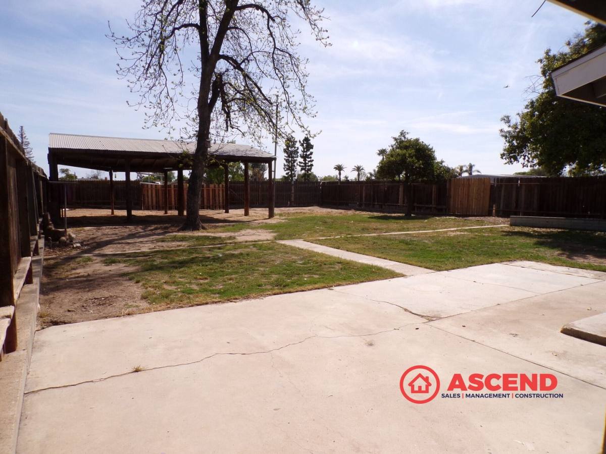 House for rent at 10421 Glenn St, Bakersfield, CA 93312