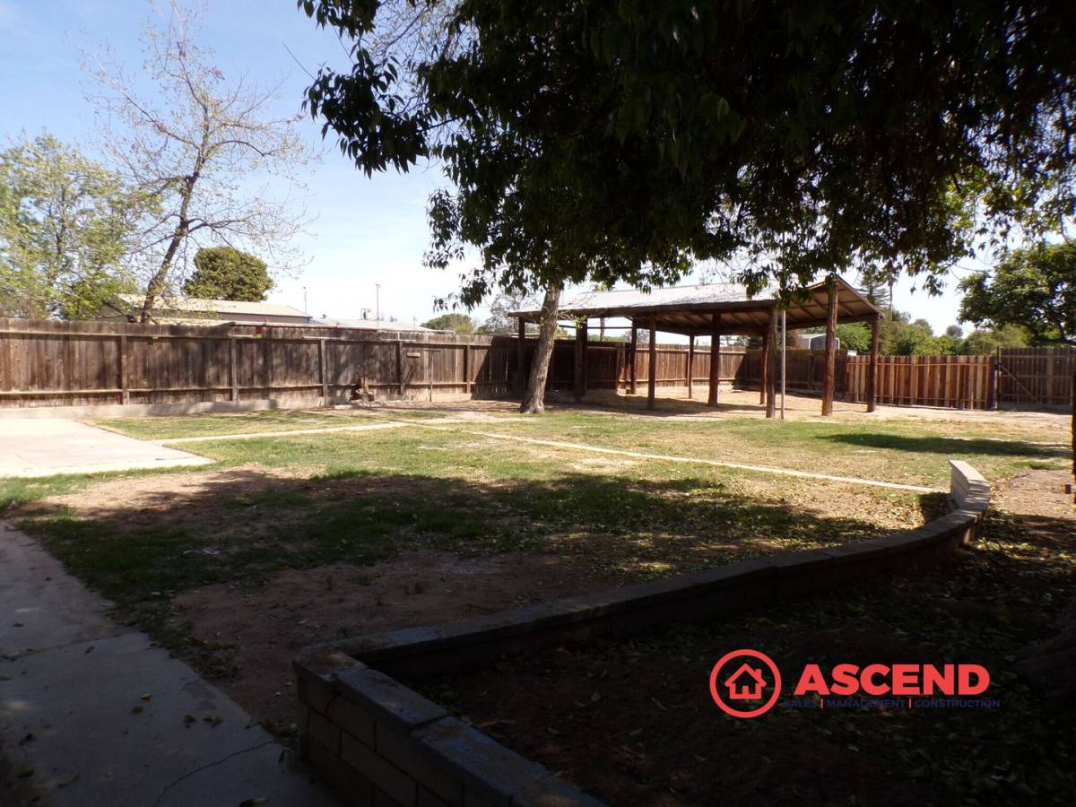 House for rent at 10421 Glenn St, Bakersfield, CA 93312